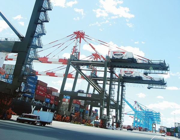 Seaport, ocean containers